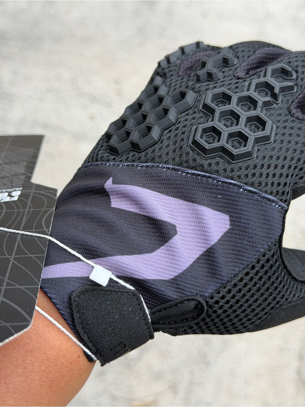 Gloves - Picture 7 of 12